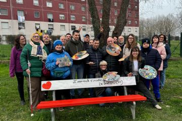 I ragazzi del C.I.S.S. realizzano quattro panchine sensoriali nel parco di via Togliatti