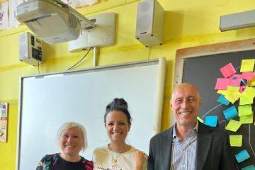 Il Direttore del CISS, dottor Marco Lauria, con l'insegnante e la psicologa che hanno partecipato all'incontro